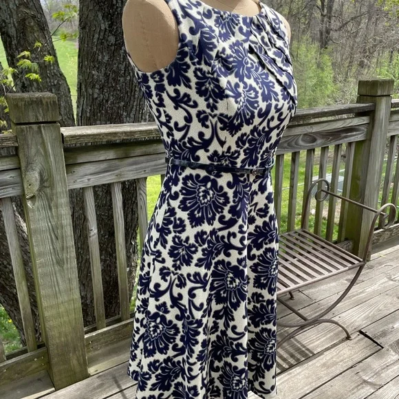 Signature Darby Fit and Flare Dress - Picture 4 of 10